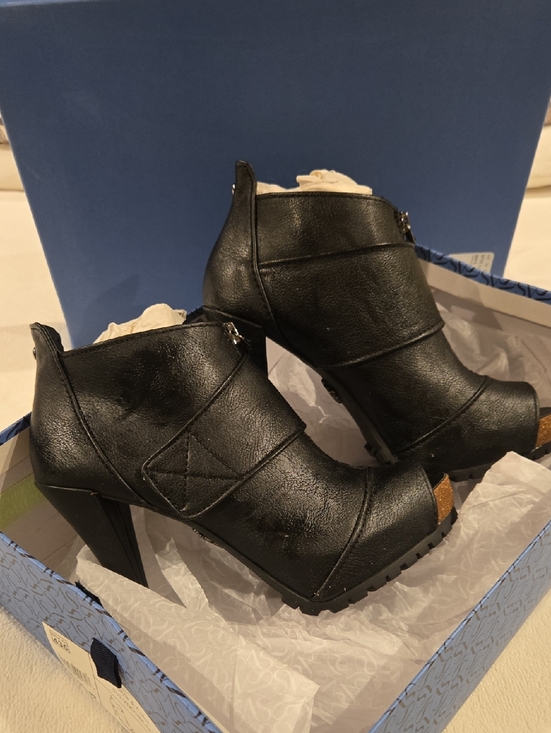 Simply Vera Vera Wang Shoes - Simply Vera Vera Wang Black Chunky Heel Ankle Booties